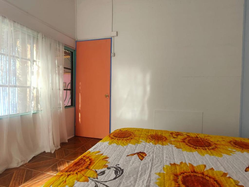 Postel nebo postele na pokoji v ubytování ALME cabañas Olmué