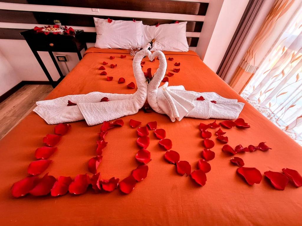 Postel nebo postele na pokoji v ubytování Pukantu Hostal