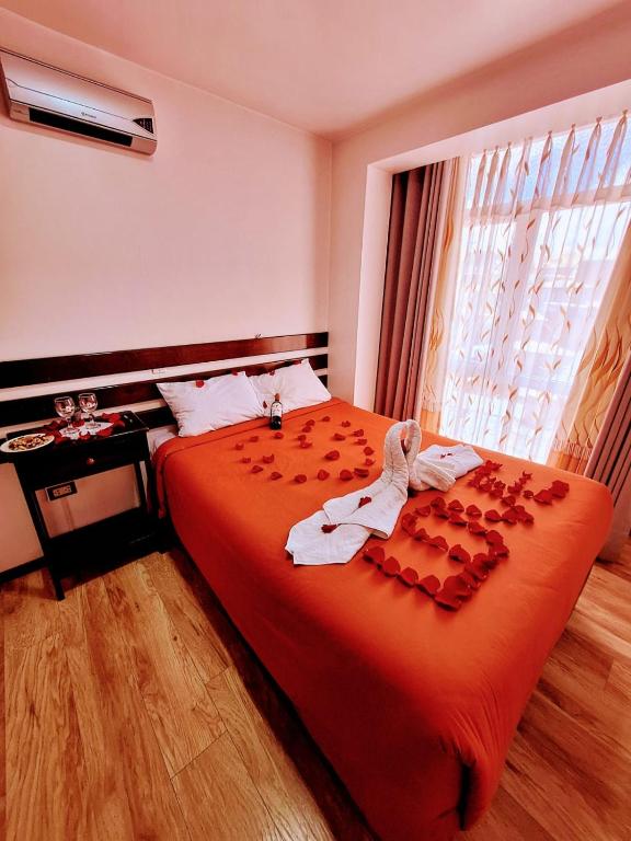 Postel nebo postele na pokoji v ubytování Pukantu Hostal