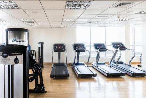 Fitness centrum a/nebo fitness zařízení v ubytování BCL12 - Stunning 1BR with Full Marina view in Bay Central Tower