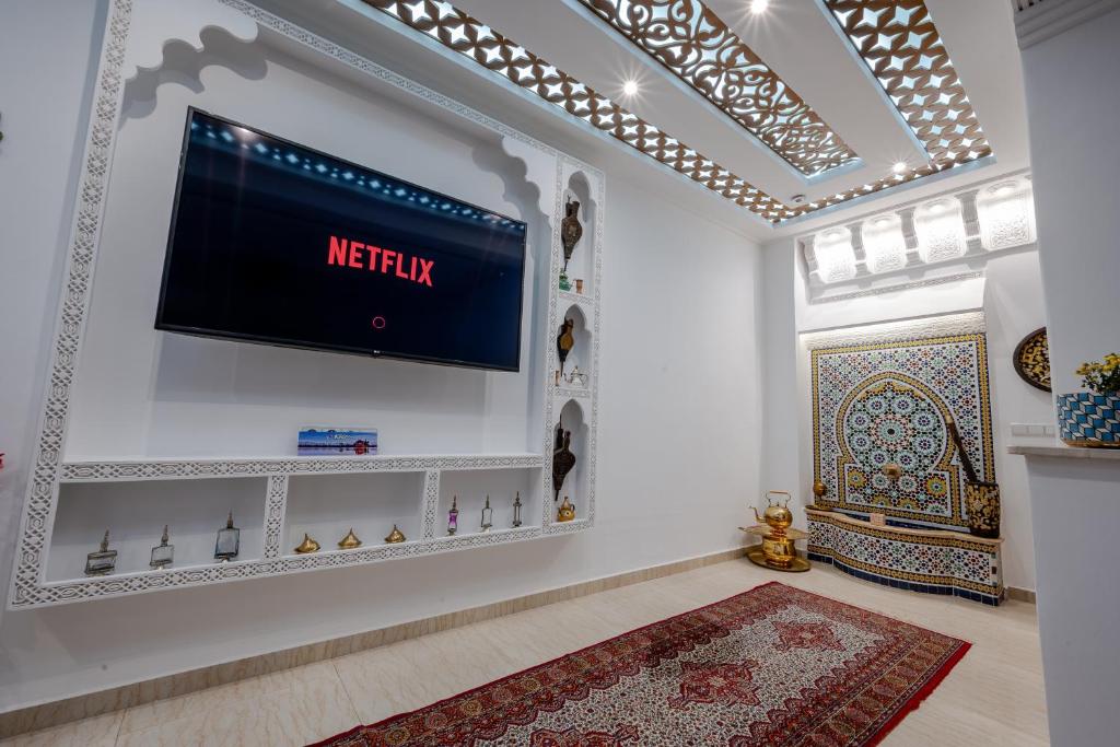 TV a/nebo společenská místnost v ubytování Dar Mawati