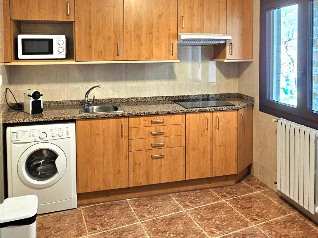 Kuchyň nebo kuchyňský kout v ubytování Apartaments Bonet