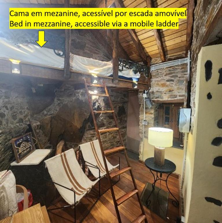 Uma área de estar em Casa da Pedra