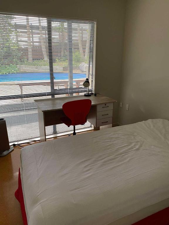 Postel nebo postele na pokoji v ubytování St Heliers homestay