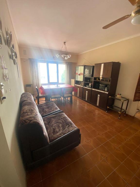 Kuchyň nebo kuchyňský kout v ubytování Departamento de 2 Ambientes a 5 cuadras del Mar