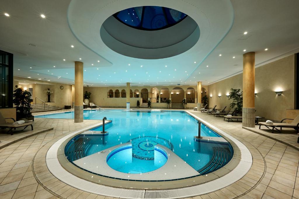 Bazén v ubytování Hotel Vereina nebo v jeho okolí