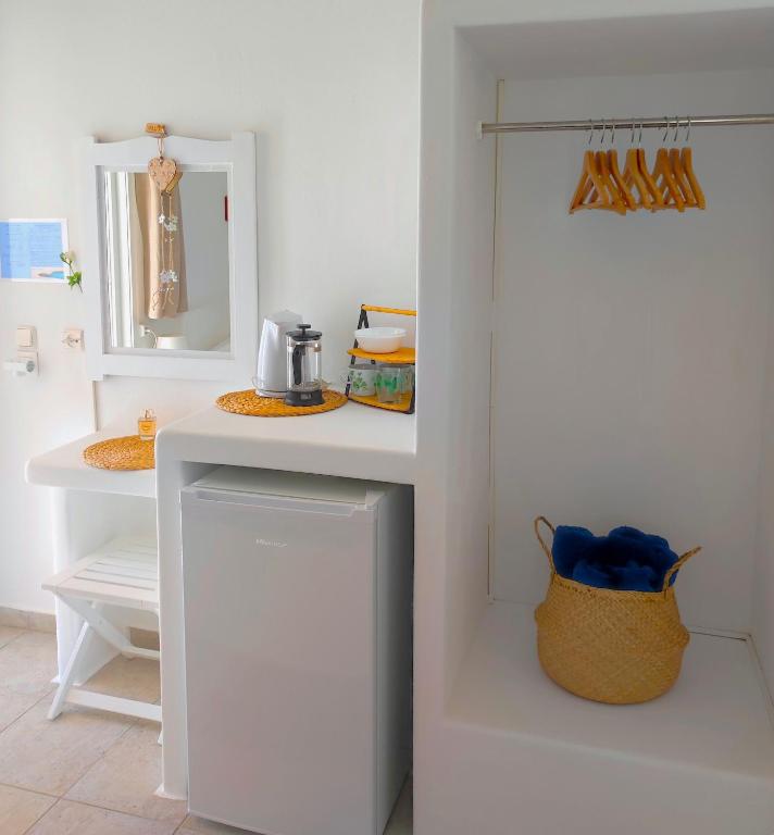 Kuchyň nebo kuchyňský kout v ubytování Georgia Rooms Milos