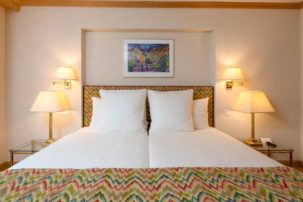 Postel nebo postele na pokoji v ubytování Hotel Vereina