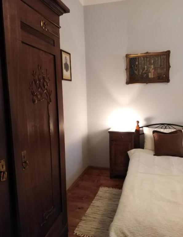 Postel nebo postele na pokoji v ubytování Šomin lagum - Guest house
