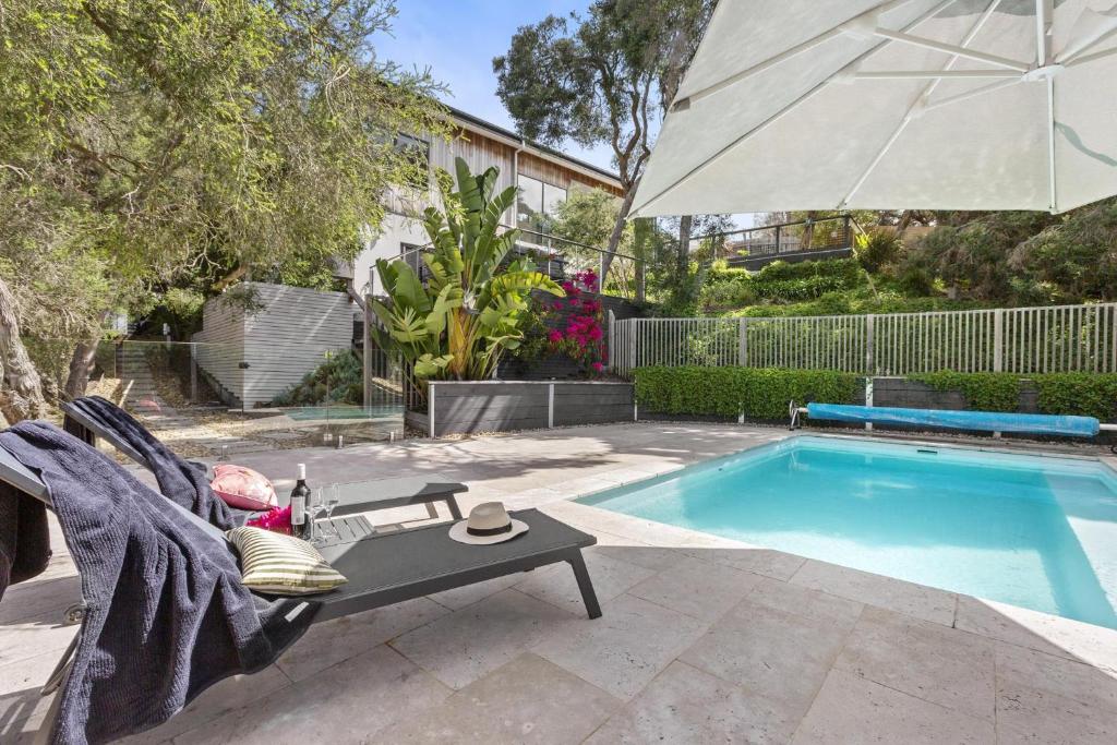 Piscine de l'établissement Bird House Wellness Retreat - Sauna Mineral Pool ou située à proximité