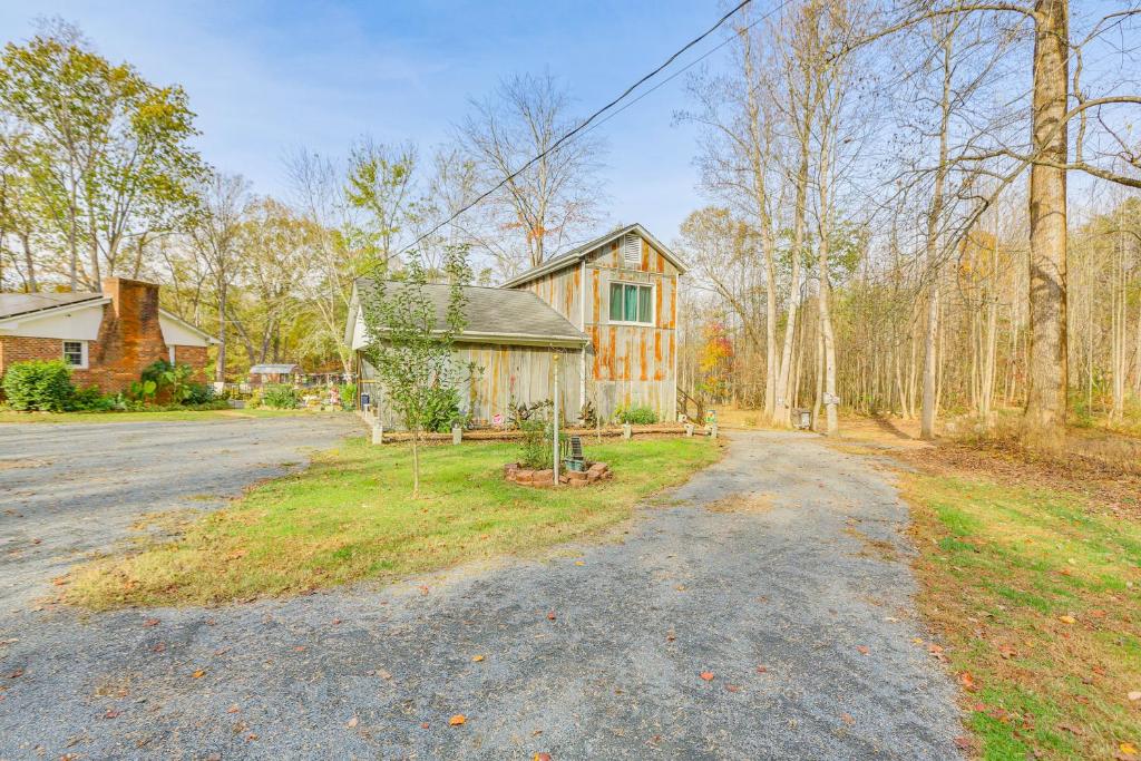 Κήπος έξω από το Countryside Gem on Homestead in Asheboro!