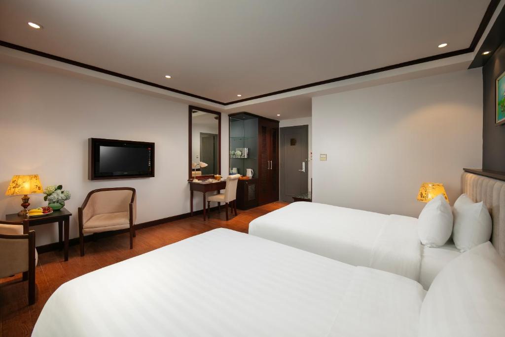 MAY DE VILLE Corner Hotel - 4