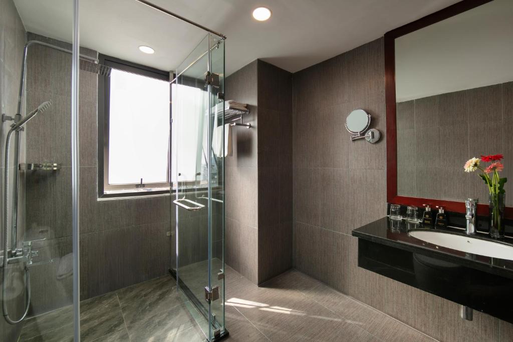 MAY DE VILLE Corner Hotel - 8