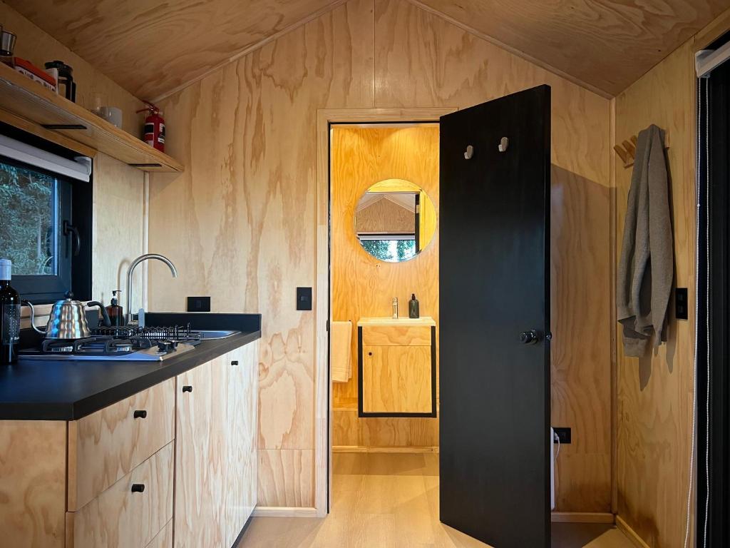 Kuchyň nebo kuchyňský kout v ubytování Cabaña en Santuario El Ajial - Paine - Tucu Cabins