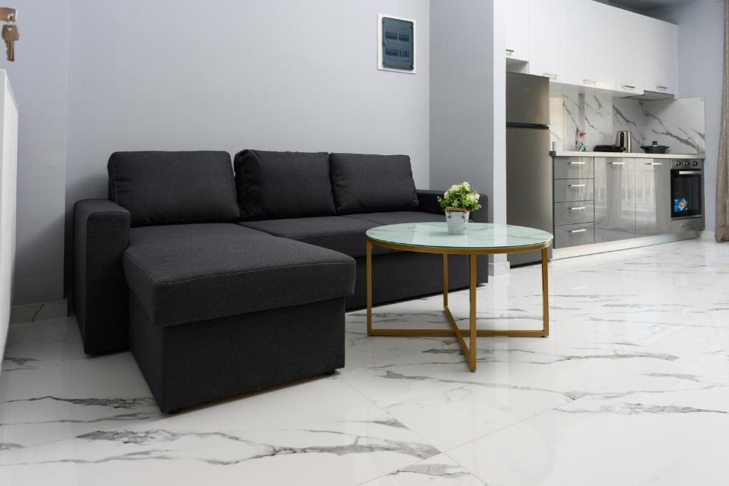 Urban Luxury Side 1