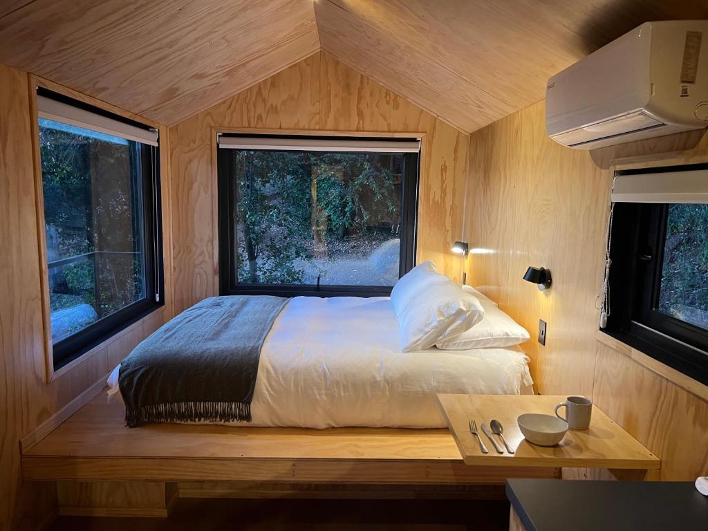 Postel nebo postele na pokoji v ubytování Cabaña en Santuario El Ajial - Paine - Tucu Cabins