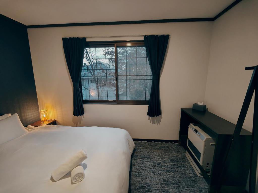 Postel nebo postele na pokoji v ubytování Hotel Foxtrot Hakuba