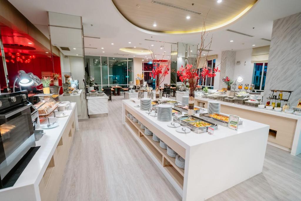 SLEEP WITH ME HOTEL design hotel @ patong (SHA Plus+) - Resim 17