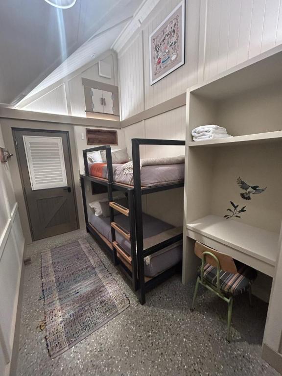 Letto o letti in una camera di The Headwaters Eco Lodge