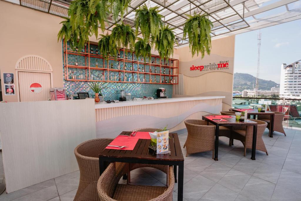 SLEEP WITH ME HOTEL design hotel @ patong (SHA Plus+) - Resim 19