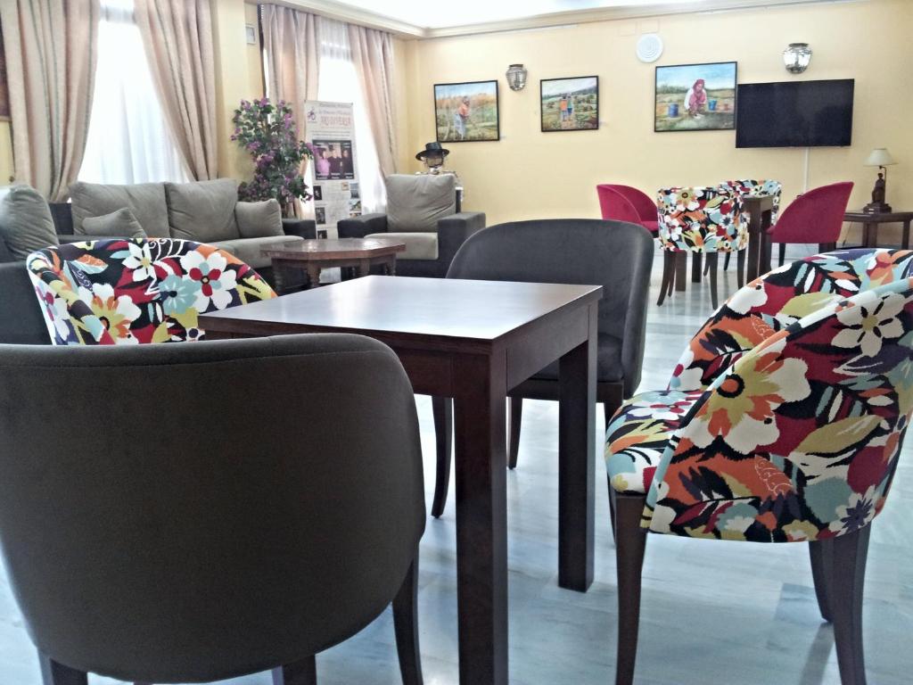 TV a/nebo společenská místnost v ubytování Hotel Averroes