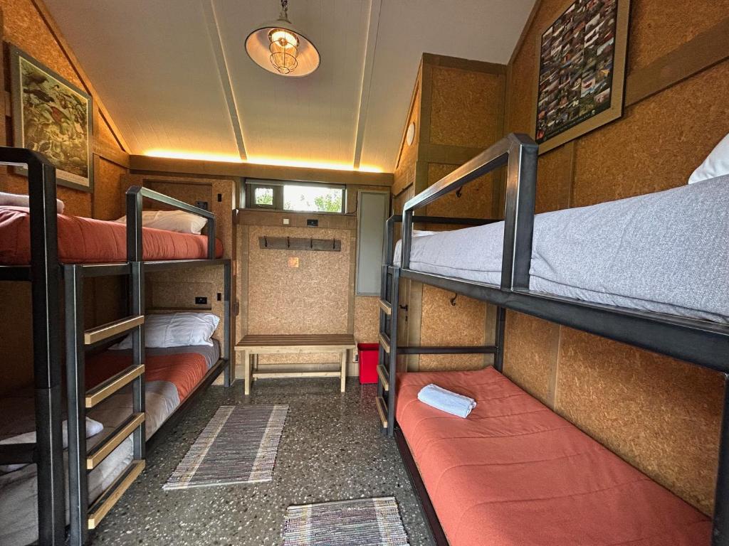 Letto o letti in una camera di The Headwaters Eco Lodge