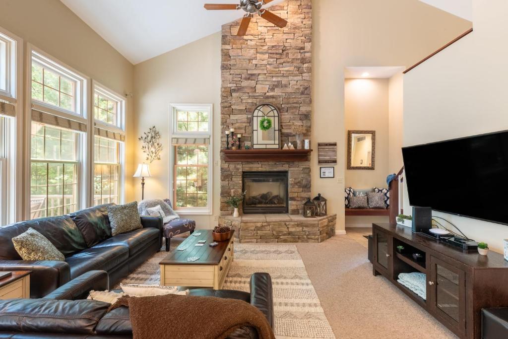 a living room with a couch and a fireplace at Highland Hideaway by AvantStay Group Poconos Retreat w Patio Game Room in Lake Harmony