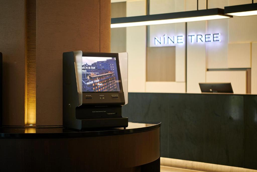 TV a/nebo společenská místnost v ubytování Nine Tree by Parnas Seoul Myeongdong 2
