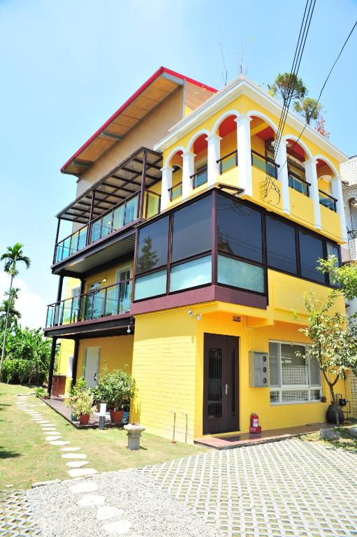 a yellow building with a lot of windows at Little Sunshine in Dongshan