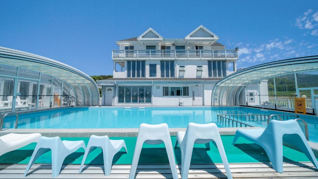 Hồ bơi trong/gần Ganghwa imspa Pension