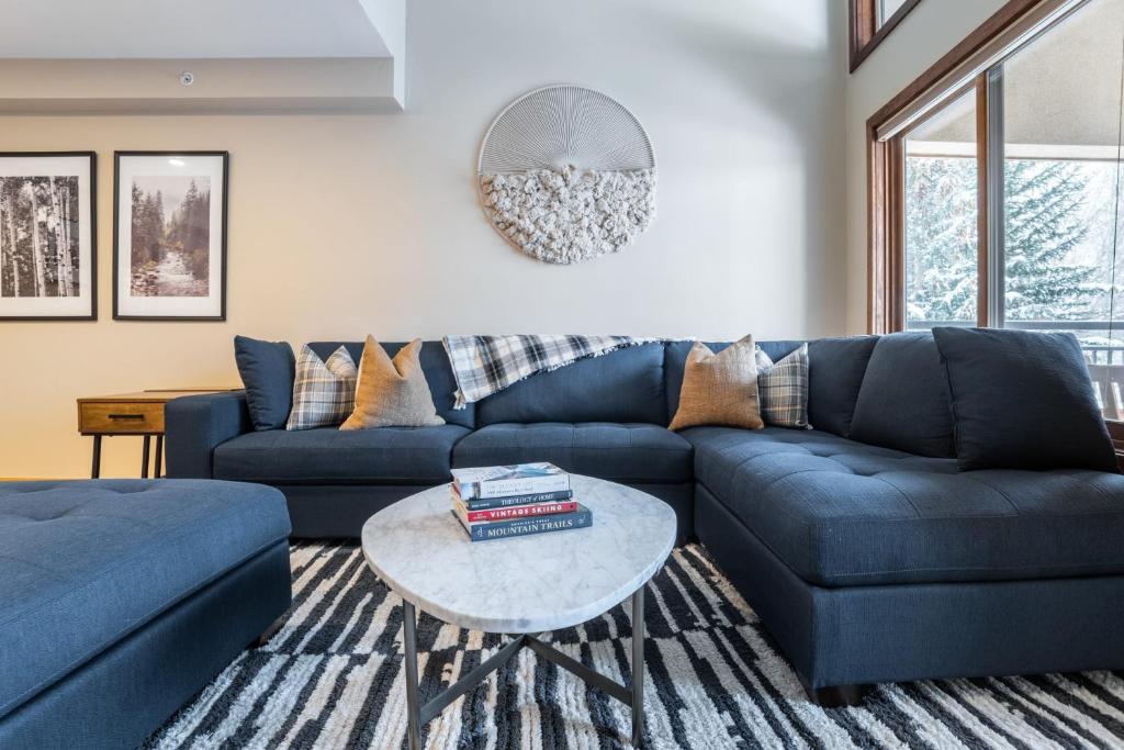 Posezení v ubytování Cloud 9 by AvantStay Located at the Base of Vail Ski Resort w Community Pool Hot Tub