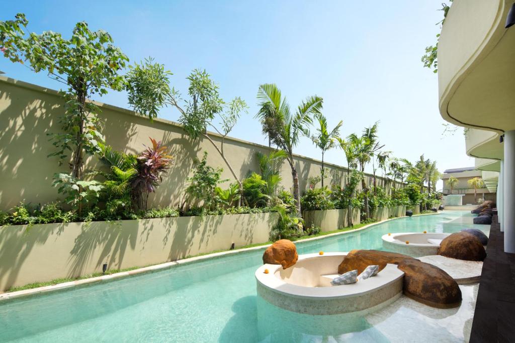 Bazén v ubytování Sini Vie Luxury Resort & Spa Seminyak by Ini Vie Hospitality nebo v jeho okolí