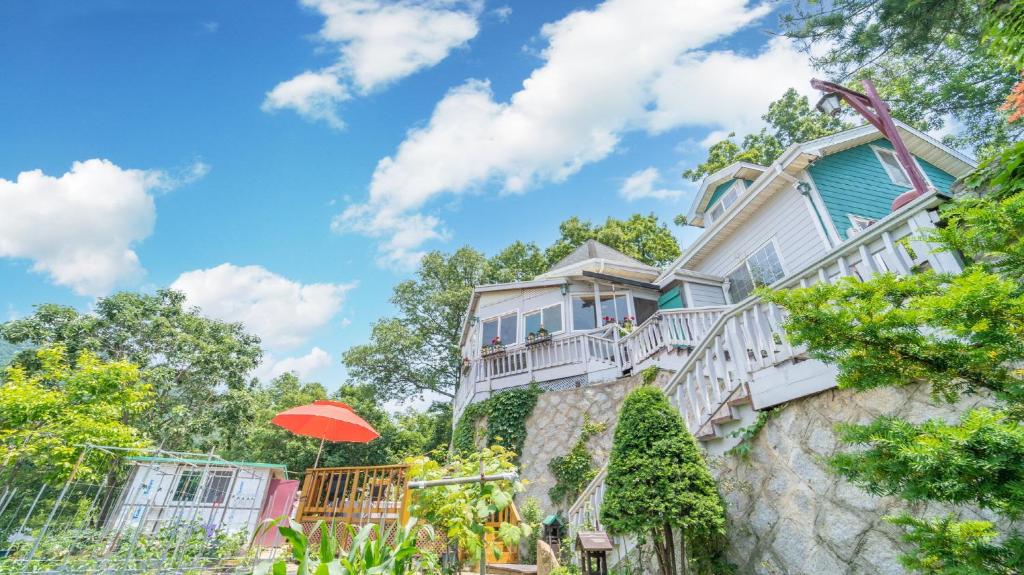 Budova, kde se prázdninový dům nachází