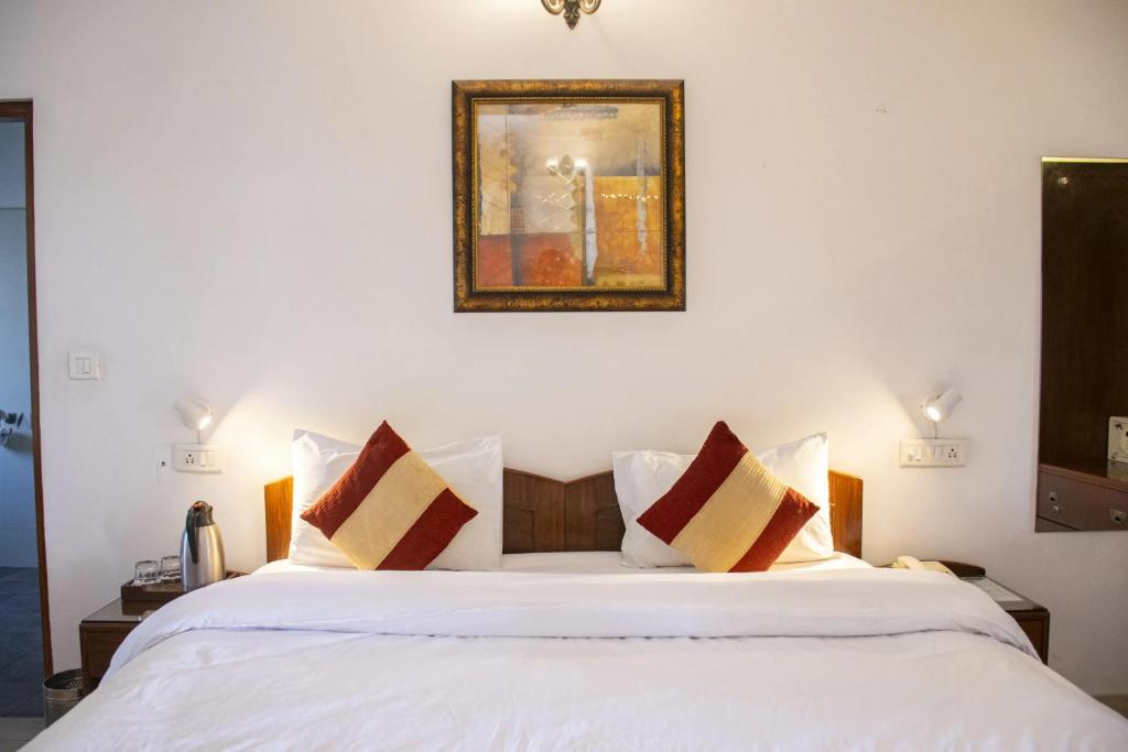 Postel nebo postele na pokoji v ubytování Shivashray Homestay