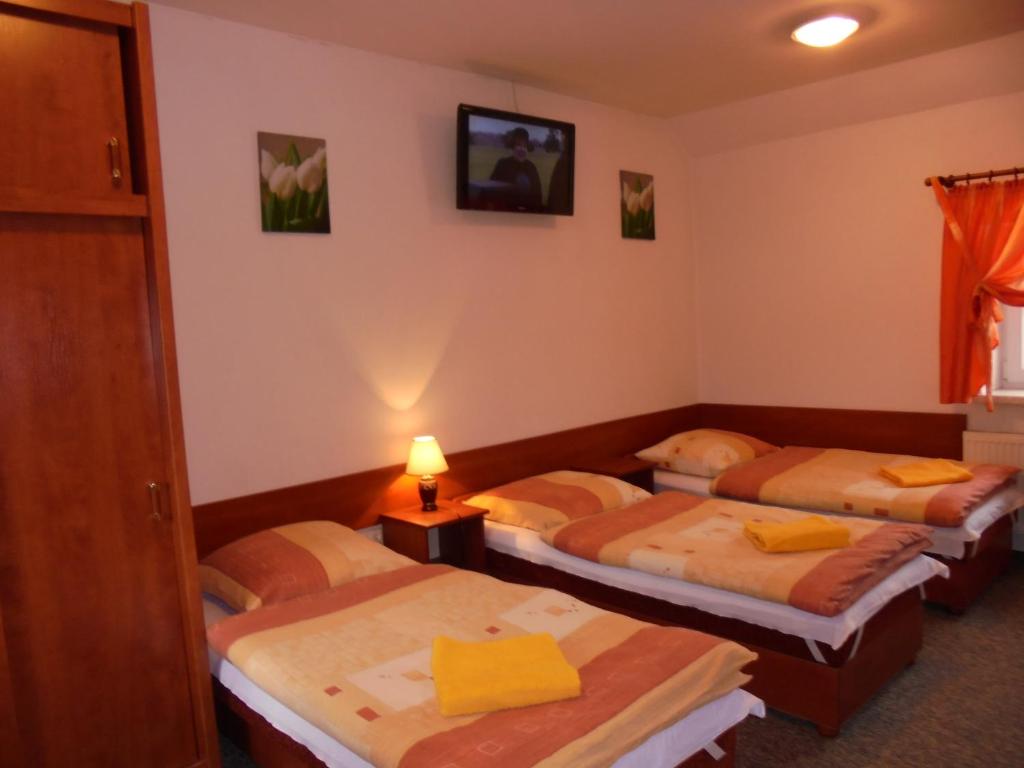 Agroturystyka Krysia Pilszcz - Habitación Triple Con Baño Privado