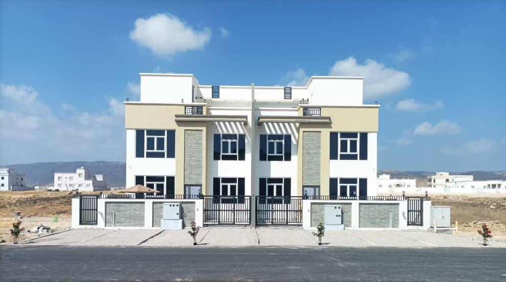 Tòa nhà nơi căn hộ tọa lạc