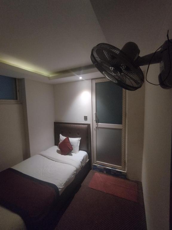 Postel nebo postele na pokoji v ubytování Hotel De Universal