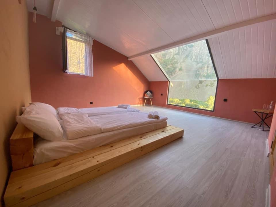 Postel nebo postele na pokoji v ubytování Hotel Arevi Yeghegis