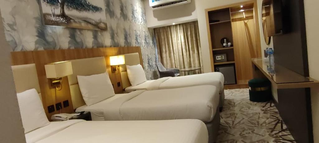 Postel nebo postele na pokoji v ubytování SKY PARK HOTEL