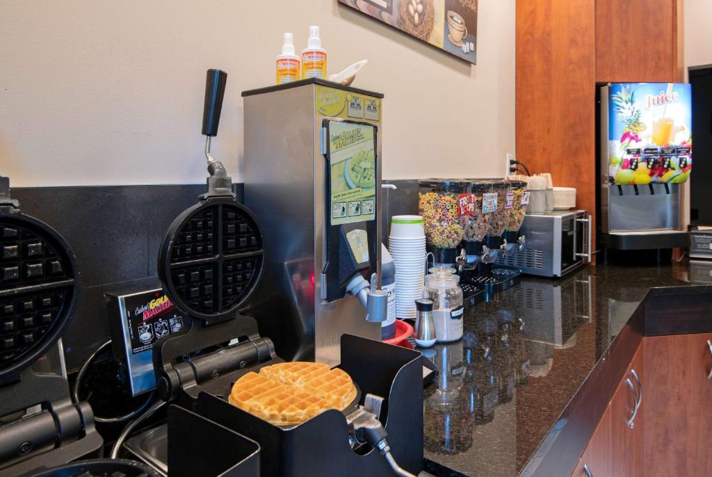 Super 8 by Wyndham Kamloops On The Hill - Resim 35