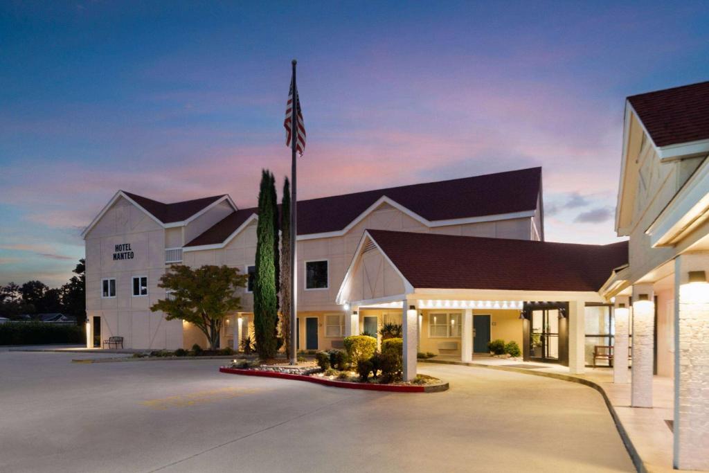 a large white building with an american flag at Hotel Manteo, Trademark Collection by Wyndham in Manteo
