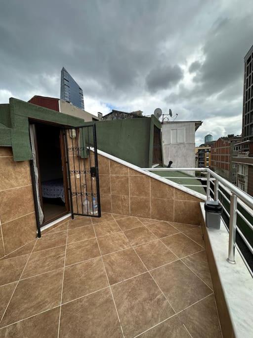 Balkón nebo terasa v ubytování Dublex roof top with AC, perfect location