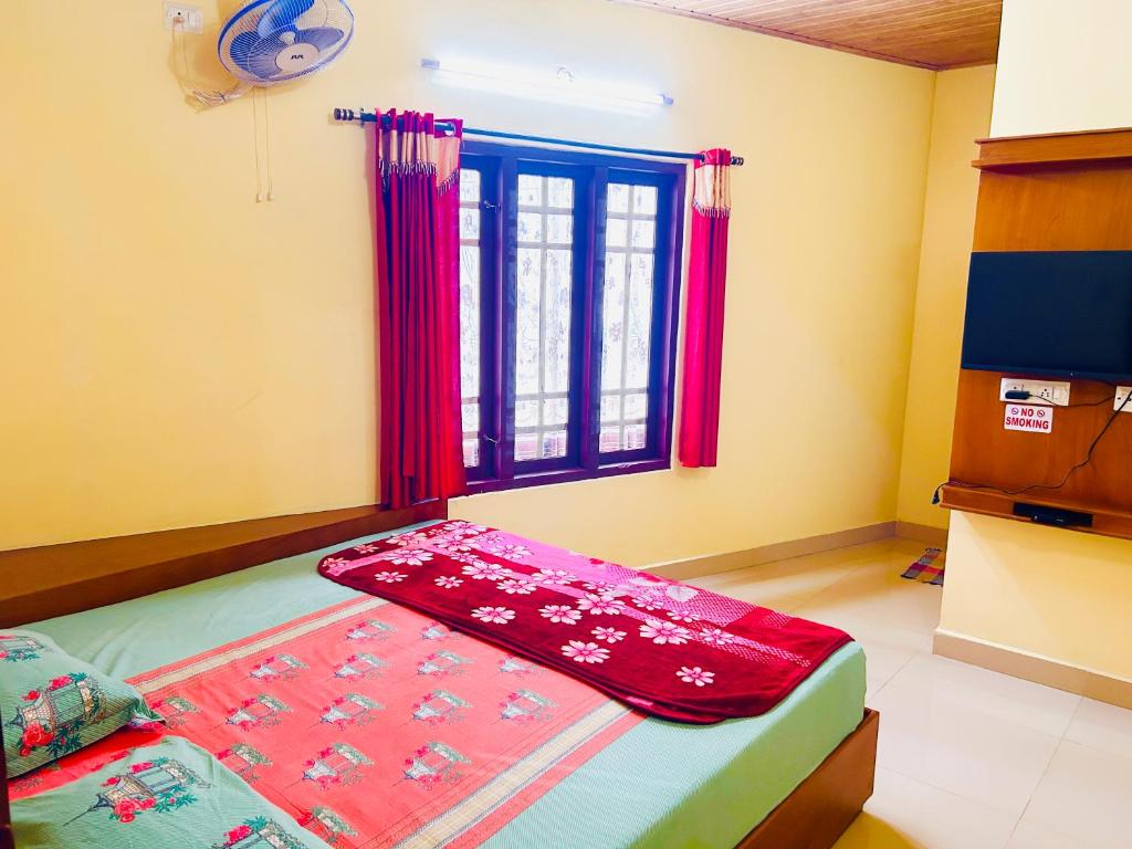 Postel nebo postele na pokoji v ubytování Rainbow mist Homestay