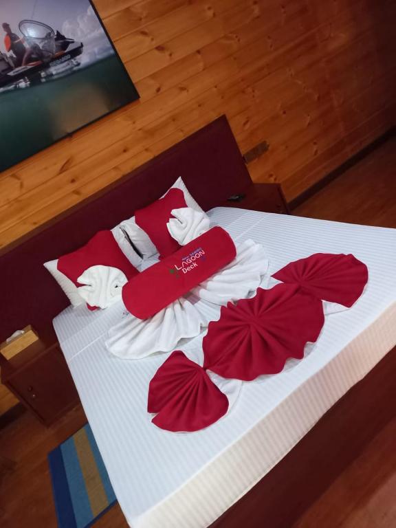Postel nebo postele na pokoji v ubytování New Saniro Lagoon Deck