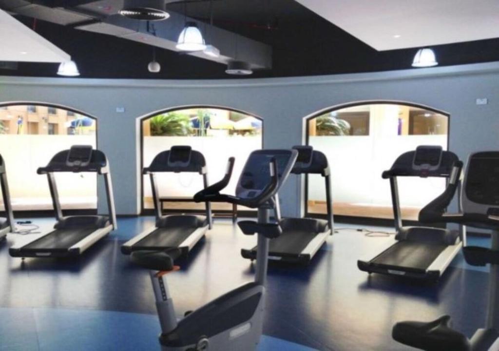 Fitness centrum a/nebo fitness zařízení v ubytování Spacious 2 BR with Amazing Marina View Rimal JBR