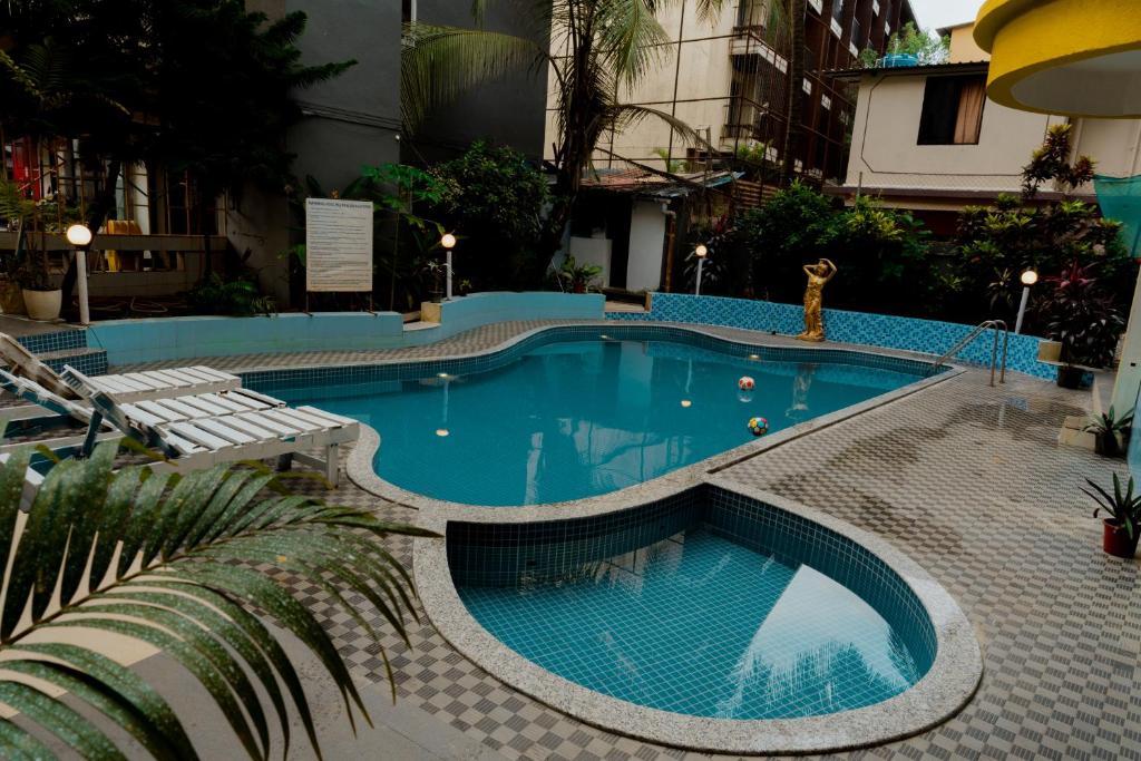 Bazén v ubytování Jolly Panda Resort Goa nebo v jeho okolí