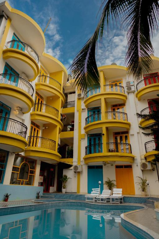 Bazén v ubytování Jolly Panda Resort Goa nebo v jeho okolí