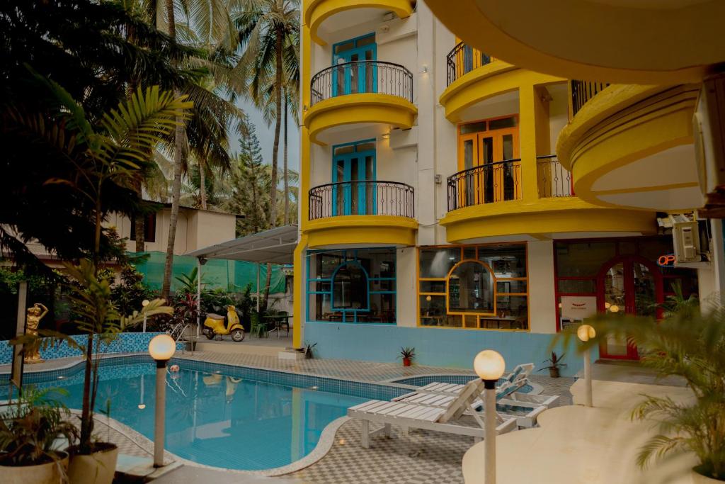 Bazén v ubytování Jolly Panda Resort Goa nebo v jeho okolí