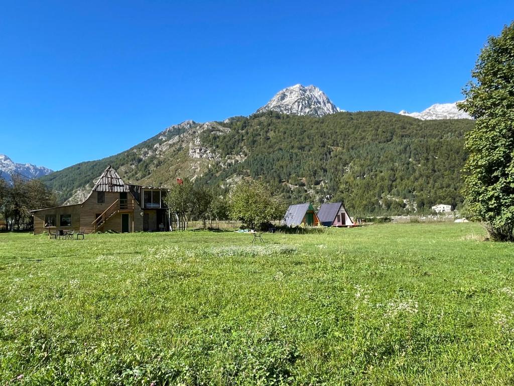Příroda nedaleko luxury tent
