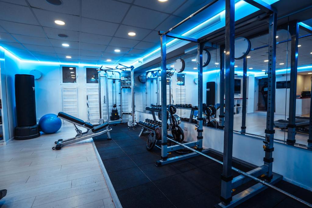 Fitness centrum a/nebo fitness zařízení v ubytování Best Western Regency Suites
